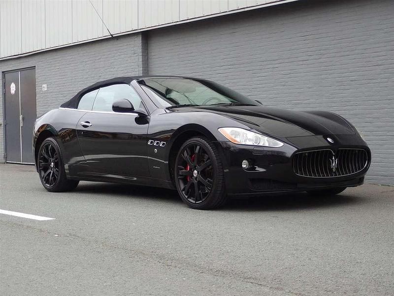 Zwart Gebruikt 2010 Maserati GranCabrio Cabriolet | € 44.750 - Afbeelding 1/4