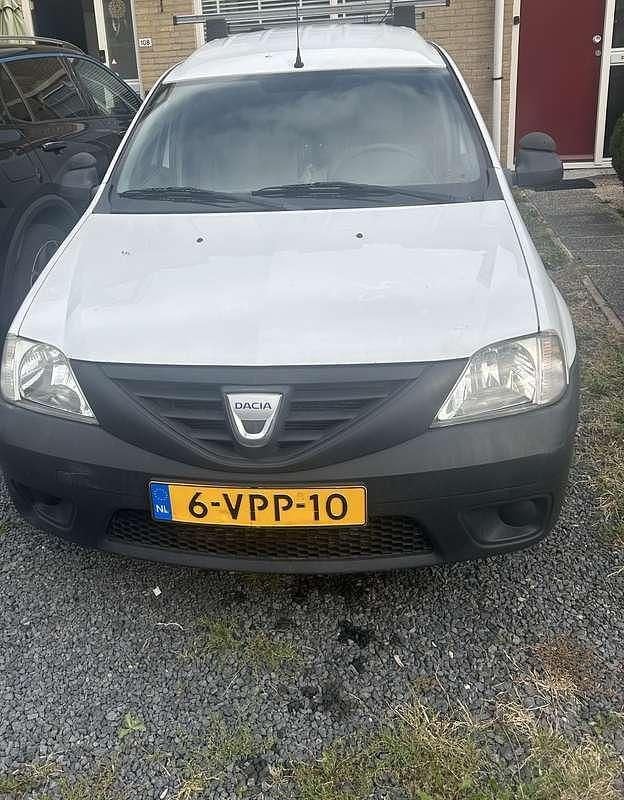 Gebruikt 2011 Dacia Logan Ambiance Sedan | € 4.000 - Afbeelding 1/4
