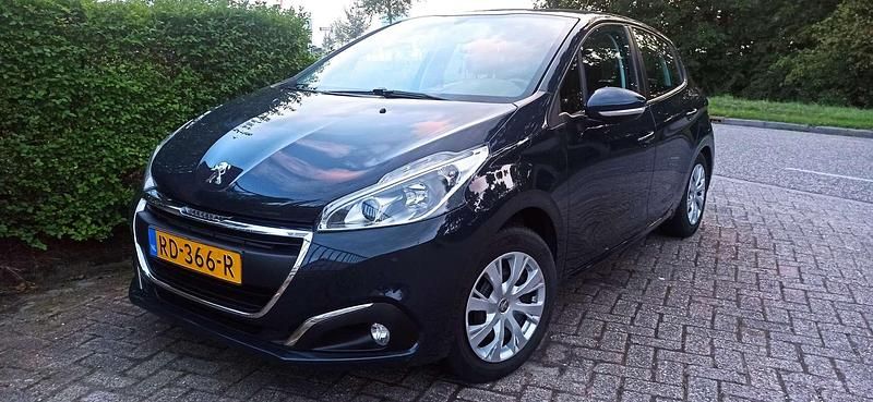 Blauw Gebruikt 2017 Peugeot 208 Style Hatchback | € 5.699 (Super prijs) - Afbeelding 1/4