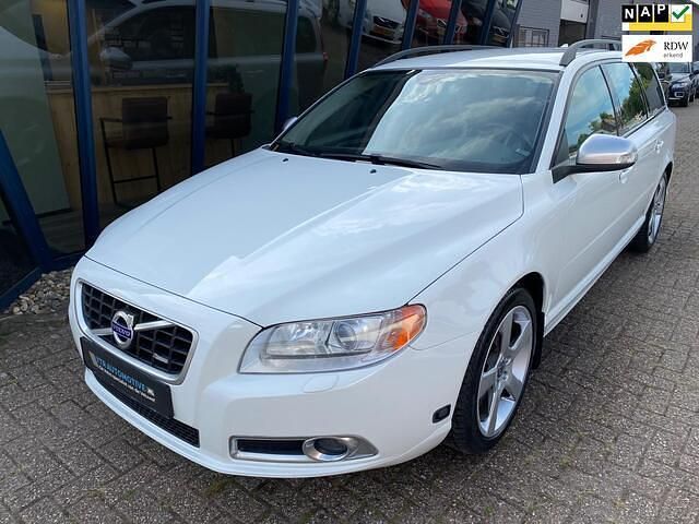 Wit Gebruikt 2010 Volvo V70 R-Design Stationwagen | € 16.945 (Duur) - Afbeelding 1/4