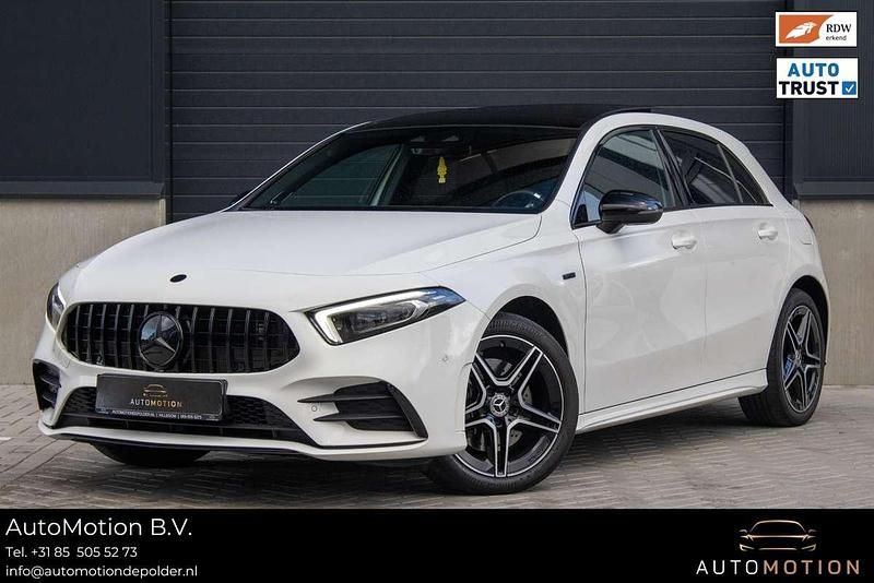 Wit Gebruikt 2020 Mercedes A250 AMG line Hatchback | € 24.980 (Eerlijke prijs) - Afbeelding 1/3