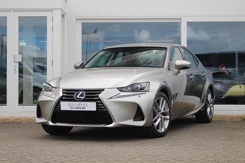 Grijs Gebruikt 2017 Lexus IS300h Business Edition Sedan | € 20.940 (Eerlijke prijs) - Afbeelding 1/4