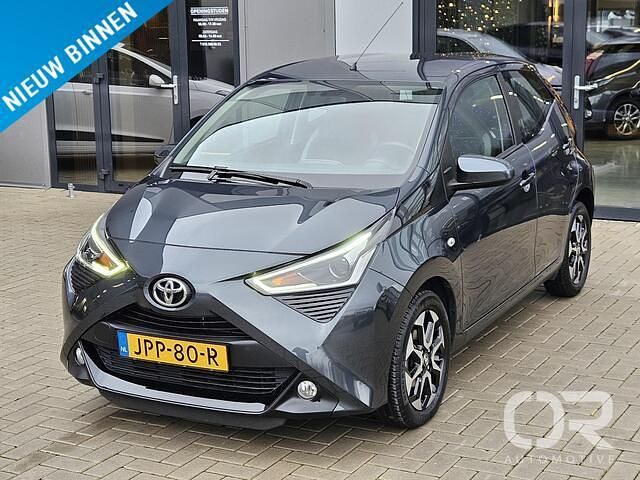 Grijs Occasion 2019 Toyota Aygo X-play Hatchback | € 11.949 (Iets duurder) - Afbeelding 1/4