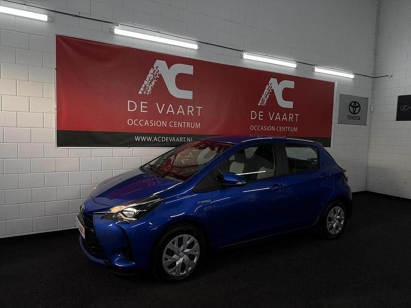 Blauw Occasion 2017 Toyota Yaris Hybrid Hatchback | € 9.950 (Goede deal) - Afbeelding 1/4