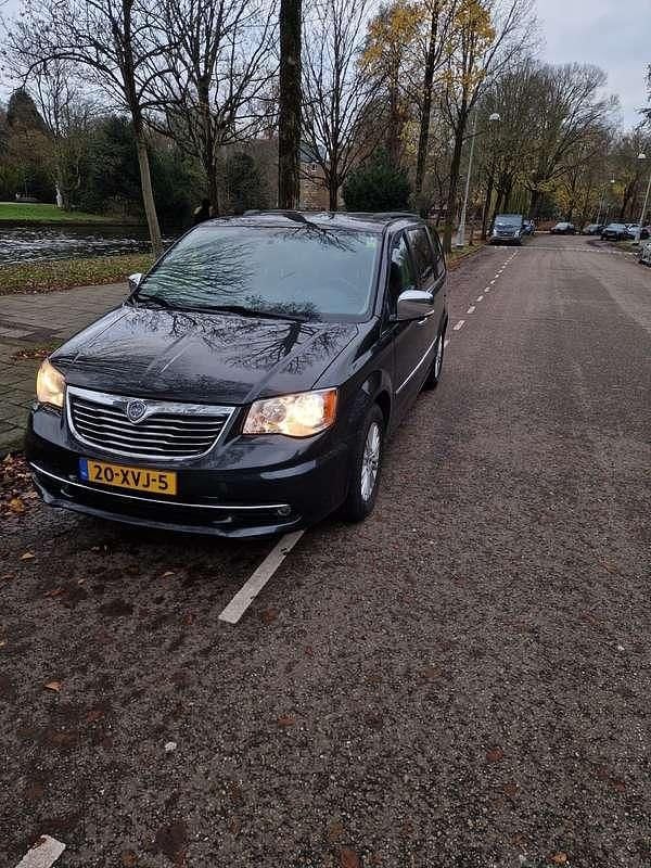 Zwart Gebruikt 2012 Chrysler Grand Voyager MPV | € 12.950 (Super prijs) - Afbeelding 1/4