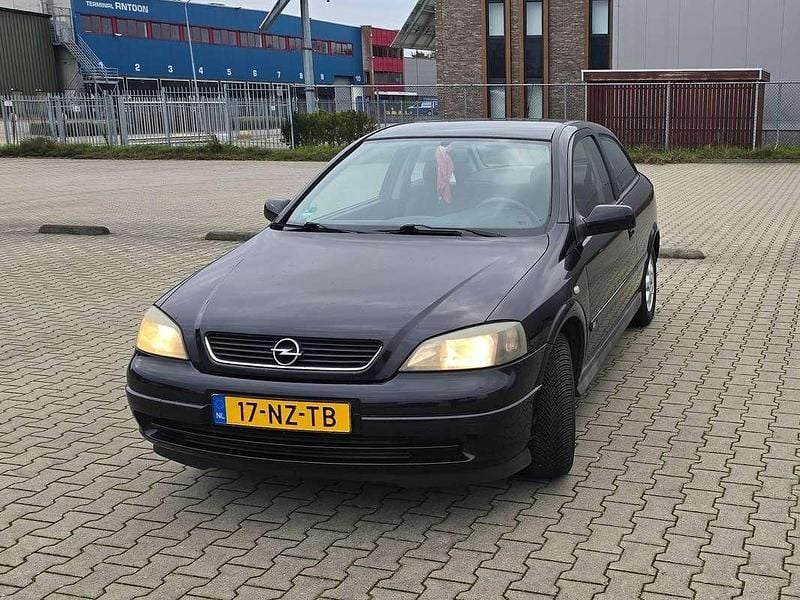 Zwart Gebruikt 2004 Opel Astra Njoy Hatchback | € 1.500 (Goede deal) - Afbeelding 1/4