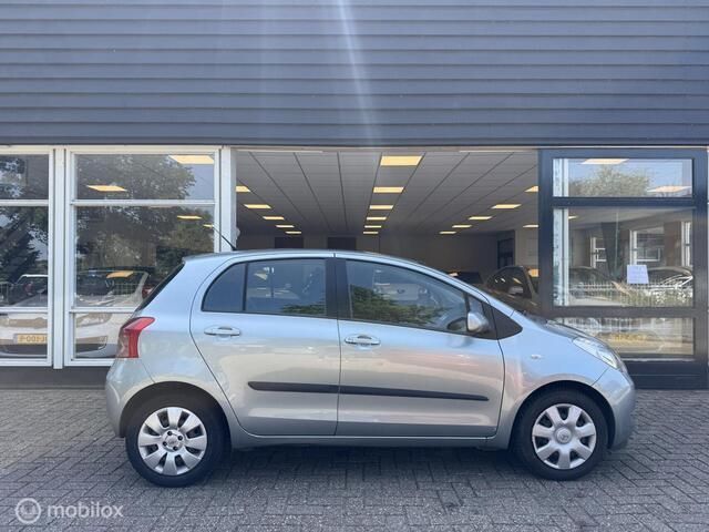 Grijs Gebruikt 2006 Toyota Yaris Sol Hatchback | € 2.499 (Iets duurder) - Afbeelding 1/4