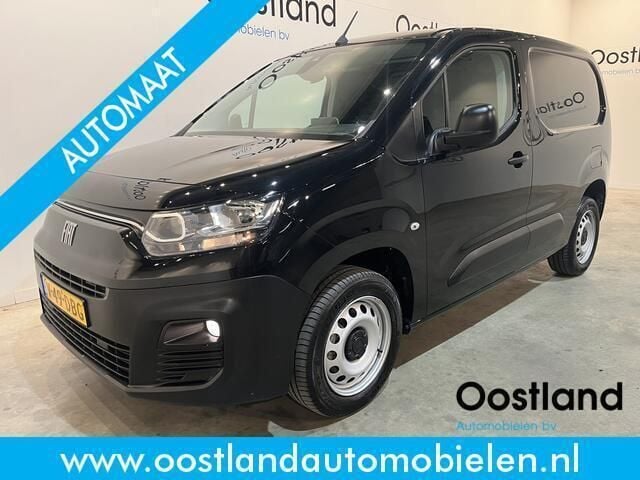 Zwart Gebruikt 2023 Fiat Doblò MPV | € 18.950 (Goede deal) - Afbeelding 1/4