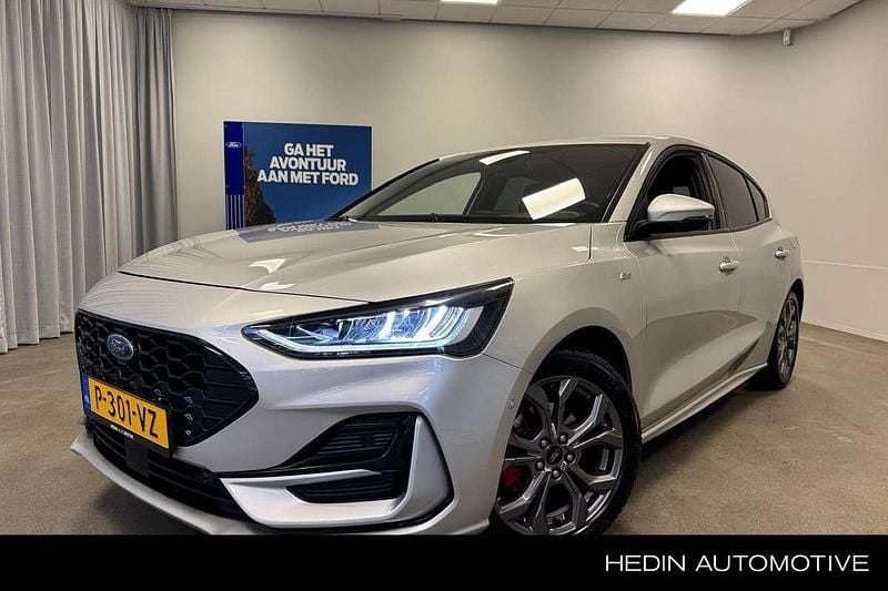 Grijs Gebruikt 2022 Ford Focus ST-Line Hatchback | € 18.945 (Duur) - Afbeelding 1/3