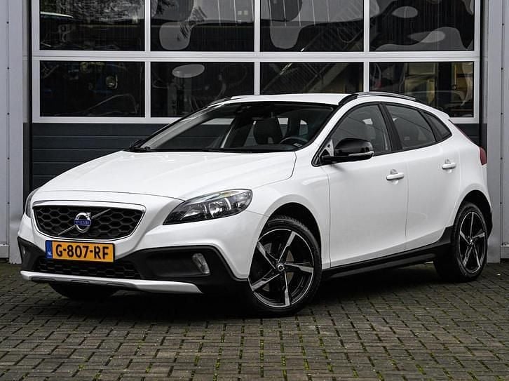 Occasion Volvo V40 CC Summum 114 PK (83 kW) 2014 Stationwagen