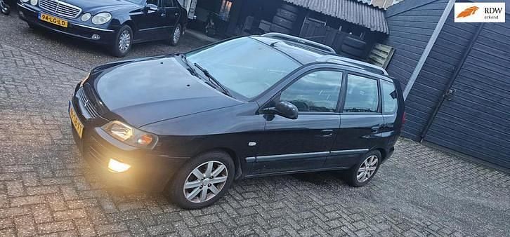 Zwart Occasion 2005 Mitsubishi Space Star Inform MPV | € 1.450 (Eerlijke prijs) - Afbeelding 1/4