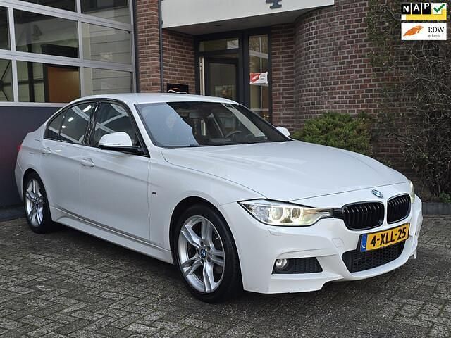 Wit Occasion 2014 BMW 316 Executive Sedan | € 9.995 (Eerlijke prijs) - Afbeelding 1/4