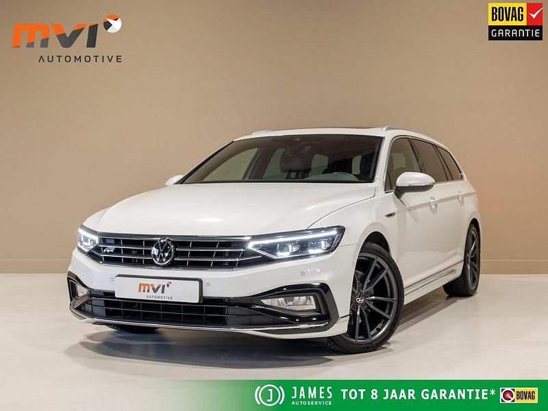 Wit Gebruikt 2022 VW Passat Business+ Stationwagen | € 28.500 (Iets duurder) - Afbeelding 1/4