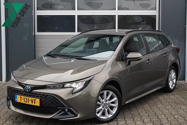 Groen Gebruikt 2023 Toyota Corolla Active Stationwagen | € 24.950 (Eerlijke prijs) - Afbeelding 1/4
