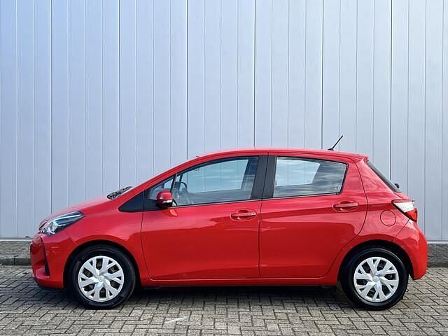 Occasion Toyota Yaris Active 74 PK (54 kW) 2020 Rood Hatchback