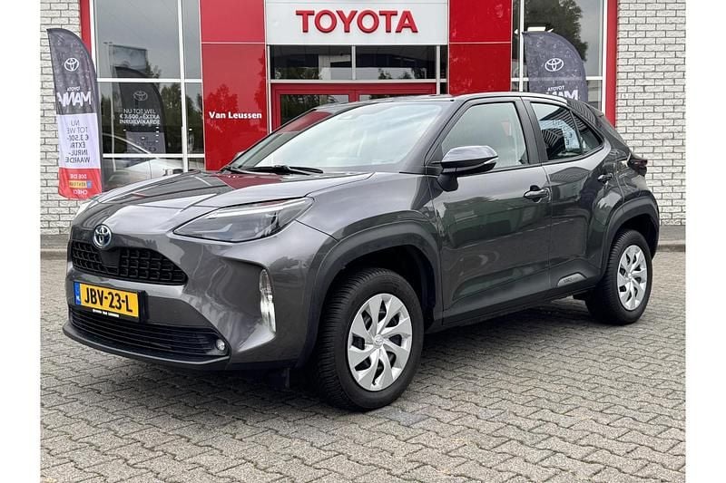 Grijs Gebruikt 2024 Toyota Yaris Hybrid SUV | € 25.499 (Super prijs) - Afbeelding 1/1