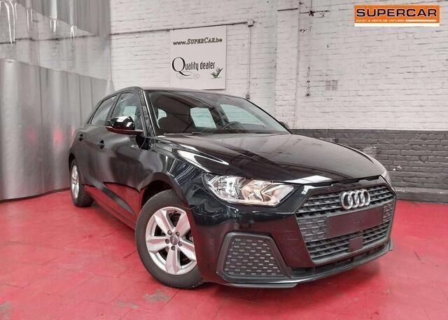 Zwart Gebruikt 2022 Audi A1 Attraction Hatchback | € 17.990 - Afbeelding 1/4