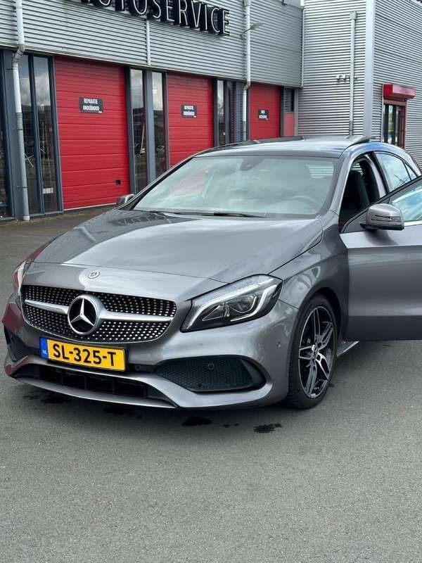 Grijs Gebruikt 2018 Mercedes A180 Sport Edition Hatchback | € 23.000 (Duur) - Afbeelding 1/4