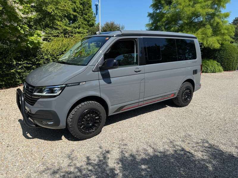 Grijs Gebruikt 2022 VW T6.1 Edition Van | € 82.500 - Afbeelding 1/4