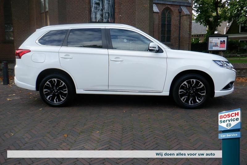 Wit Gebruikt 2018 Mitsubishi Outlander P-HEV SUV | € 18.950 (Super prijs) - Afbeelding 1/4