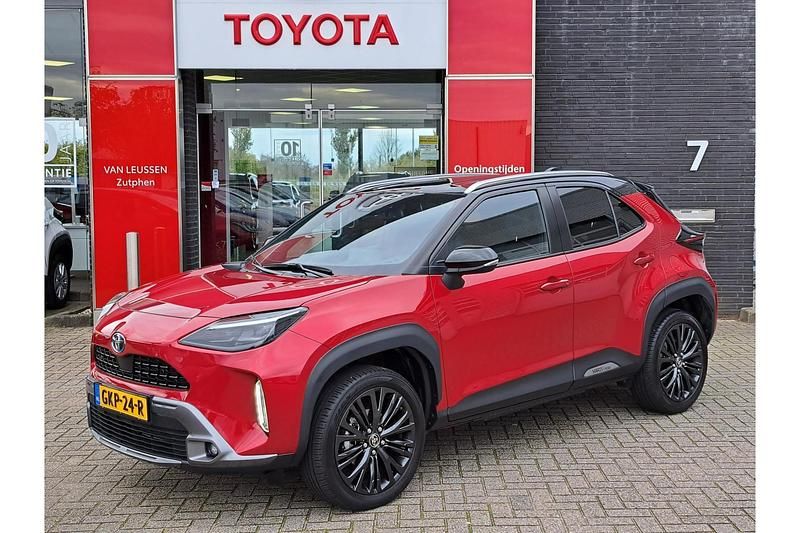 Rood Gebruikt 2022 Toyota Yaris Hybrid SUV | € 28.999 (Iets duurder) - Afbeelding 1/1