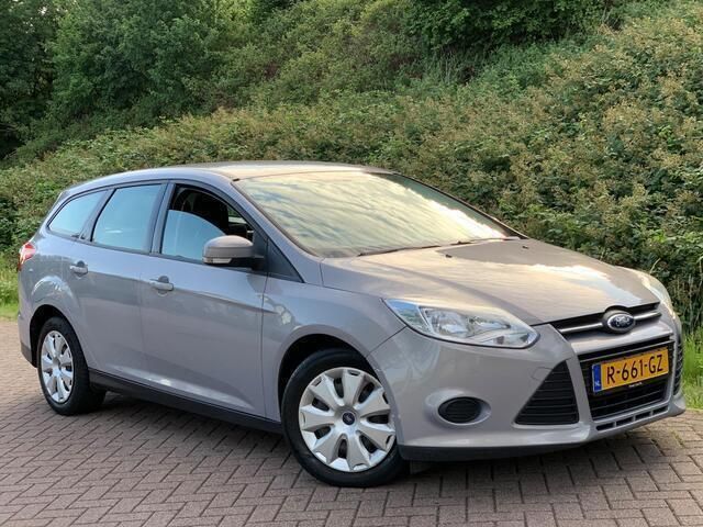 Grijs Gebruikt 2014 Ford Focus Titanium Stationwagen | € 7.770 (Eerlijke prijs) - Afbeelding 1/4
