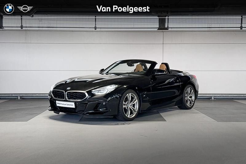 Zwart Gebruikt 2023 BMW Z4 Executive Cabriolet | € 47.900 (Eerlijke prijs) - Afbeelding 1/4