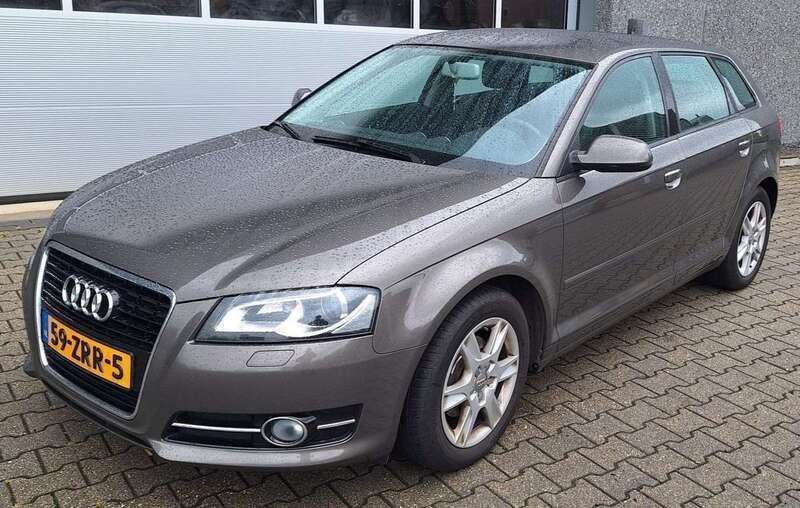 Grijs Gebruikt 2013 Audi A3 Advanced Hatchback | € 5.900 (Super prijs) - Afbeelding 1/4