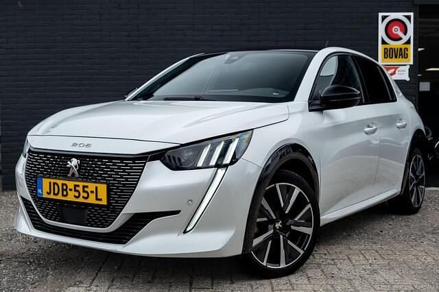 Wit Gebruikt 2019 Peugeot 208 GT-line Hatchback | € 16.950 (Eerlijke prijs) - Afbeelding 1/4