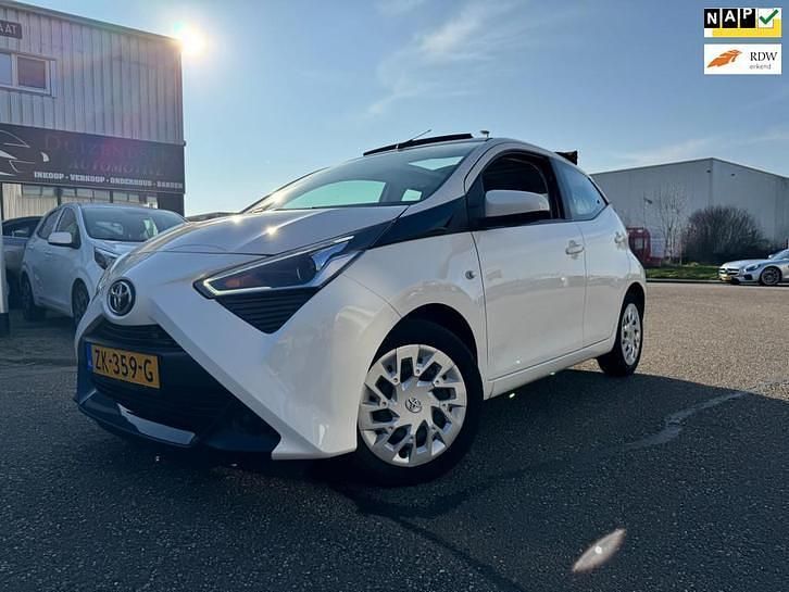Wit Gebruikt 2019 Toyota Aygo X-play Hatchback | € 10.450 (Eerlijke prijs) - Afbeelding 1/4