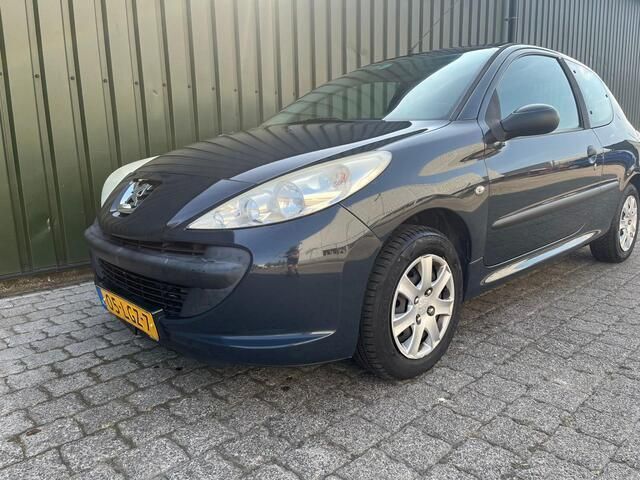 Grijs Gebruikt 2010 Peugeot 206+ Hatchback | € 1.699 (Eerlijke prijs) - Afbeelding 1/4