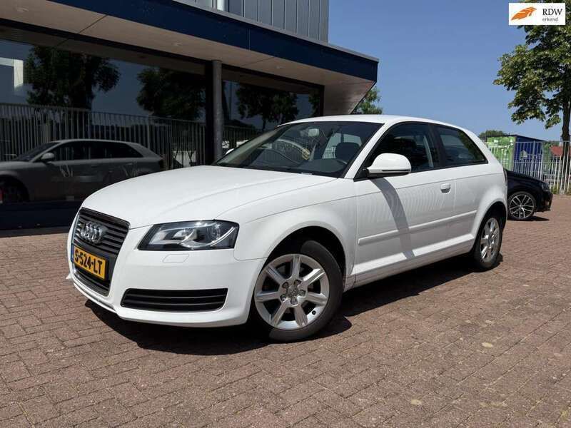 Wit Gebruikt 2009 Audi A3 Attraction Hatchback | € 2.995 (Super prijs) - Afbeelding 1/4