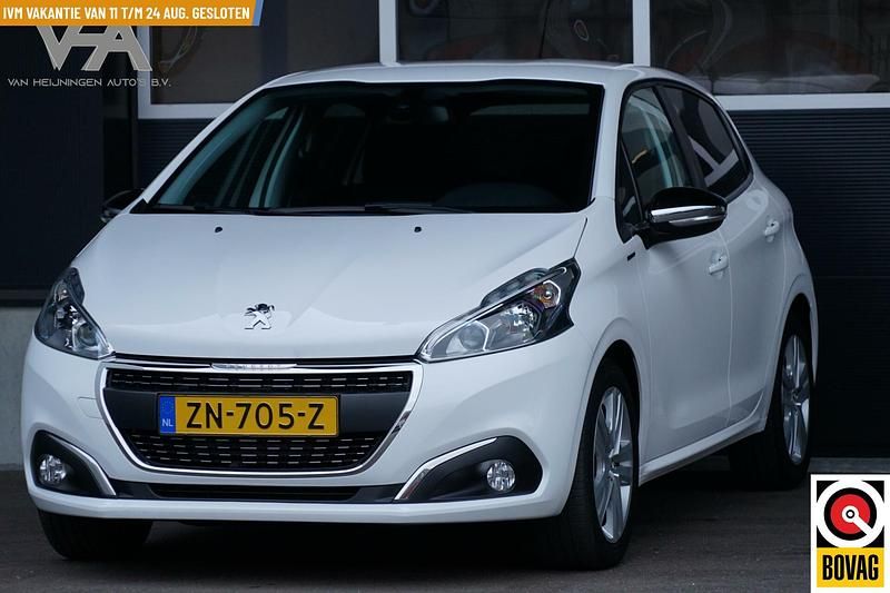 Wit Gebruikt 2019 Peugeot 208 Signature Sky Hatchback | € 11.950 (Eerlijke prijs) - Afbeelding 1/4