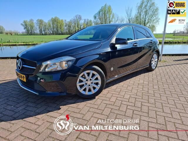 Zwart, metallic lak Occasion 2017 Mercedes A160 Business Hatchback | € 13.450 (Iets duurder) - Afbeelding 1/4