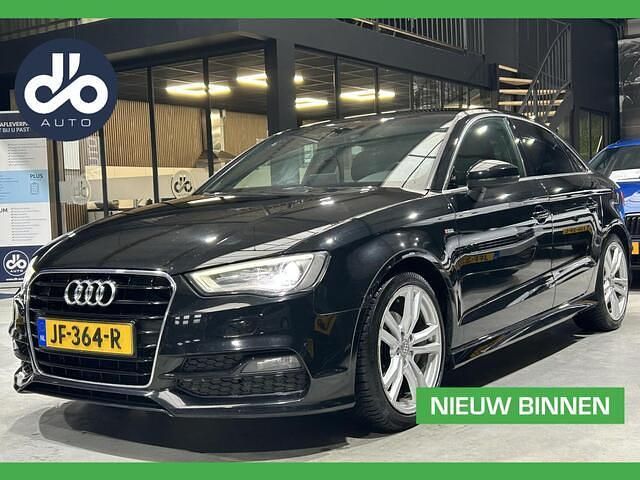 Zwart Gebruikt 2016 Audi A3 Ambiente Sedan | € 11.934 (Iets duurder) - Afbeelding 1/4