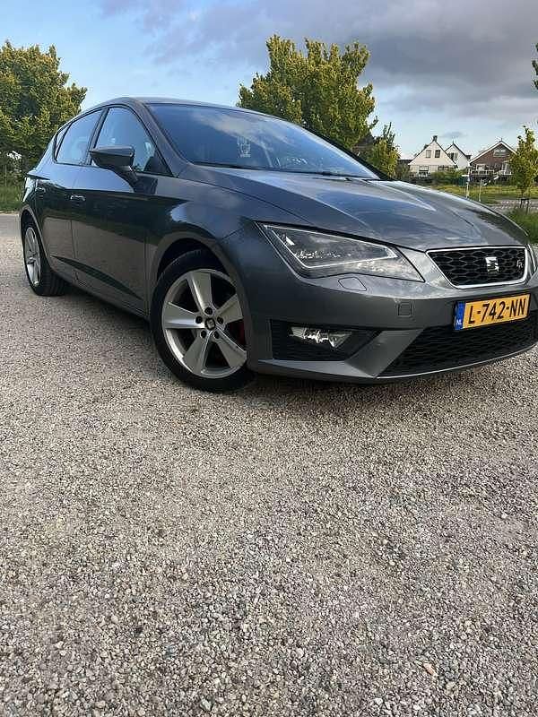 Grijs Gebruikt 2014 Seat Leon FR Hatchback | € 8.000 (Eerlijke prijs) - Afbeelding 1/4
