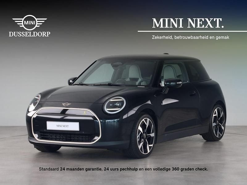 Zwart Gebruikt 2024 Mini Cooper SE Favoured Hatchback | € 31.900 (Super prijs) - Afbeelding 1/4