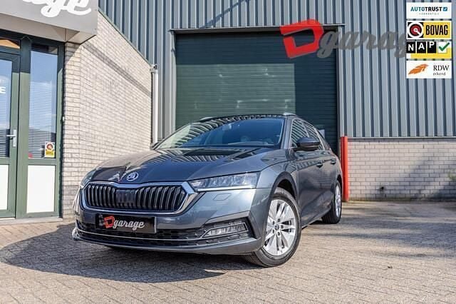 Grijs Occasion 2021 Skoda Octavia Business Line Stationwagen | € 19.950 (Iets duurder) - Afbeelding 1/4
