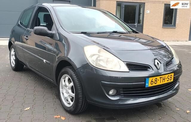 Grijs Gebruikt 2006 Renault Clio II Expression Hatchback | € 899 (Goede deal) - Afbeelding 1/4