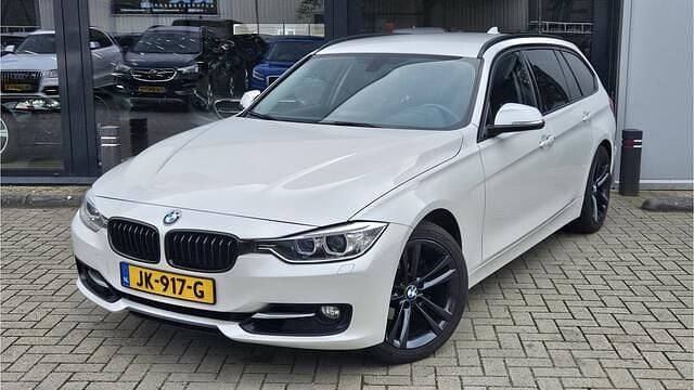 Wit Gebruikt 2012 BMW 320 Executive Stationwagen | € 7.700 (Eerlijke prijs) - Afbeelding 1/4