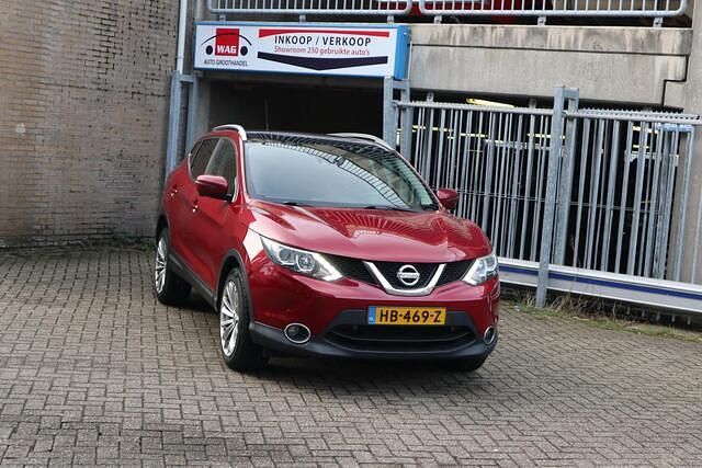 Rood Occasion 2015 Nissan Qashqai SUV | € 10.999 (Eerlijke prijs) - Afbeelding 1/4