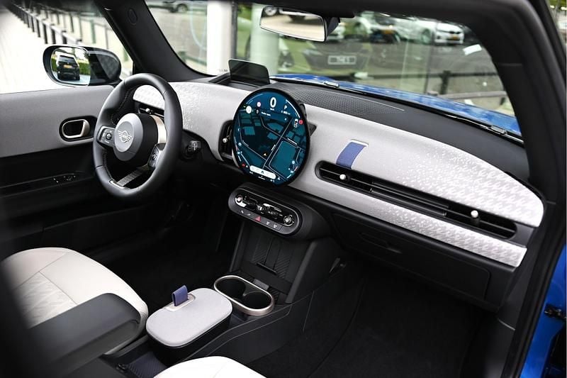 Occasion Mini Cooper Favoured 156 PK (114 kW) 2025 Blauw Hatchback