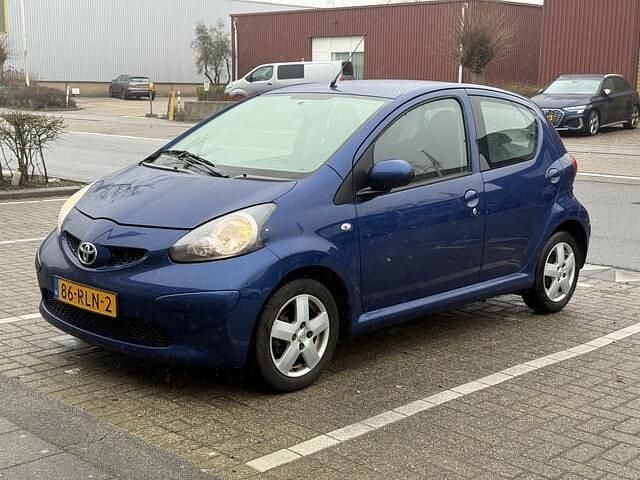 Occasion Toyota Aygo 68 PK (50 kW) 2007 Blauw Hatchback