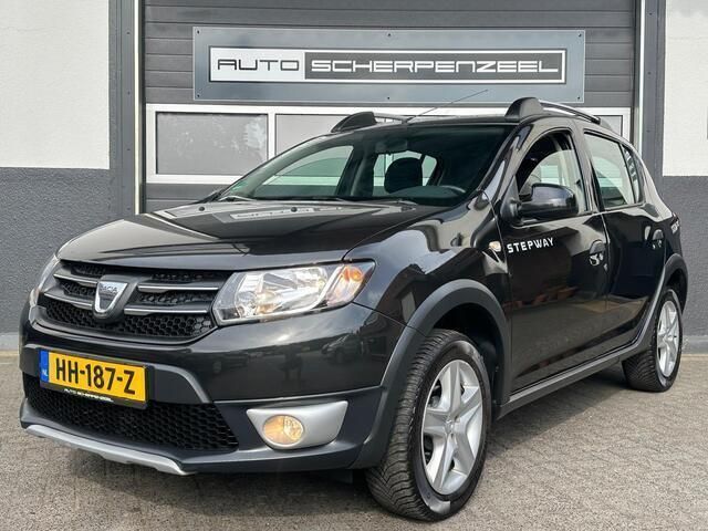 Zwart Gebruikt 2015 Dacia Sandero Lauréate Hatchback | € 6.785 (Eerlijke prijs) - Afbeelding 1/4