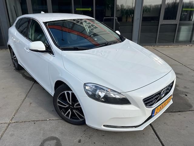 Occasion Volvo V40 Momentum 114 PK (83 kW) 2013 Wit Hatchback