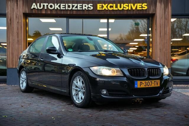 Zwart Gebruikt 2011 BMW 320 Sedan | € 10.900 (Iets duurder) - Afbeelding 1/4