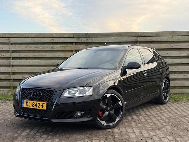 Zwart Occasion 2010 Audi A3 Sportback S-Line Hatchback | € 10.995 (Duur) - Afbeelding 1/4