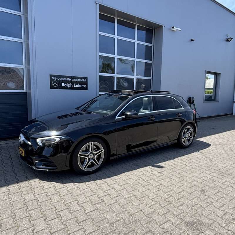 Zwart Gebruikt 2019 Mercedes A250 Hatchback | € 24.950 (Super prijs) - Afbeelding 1/4