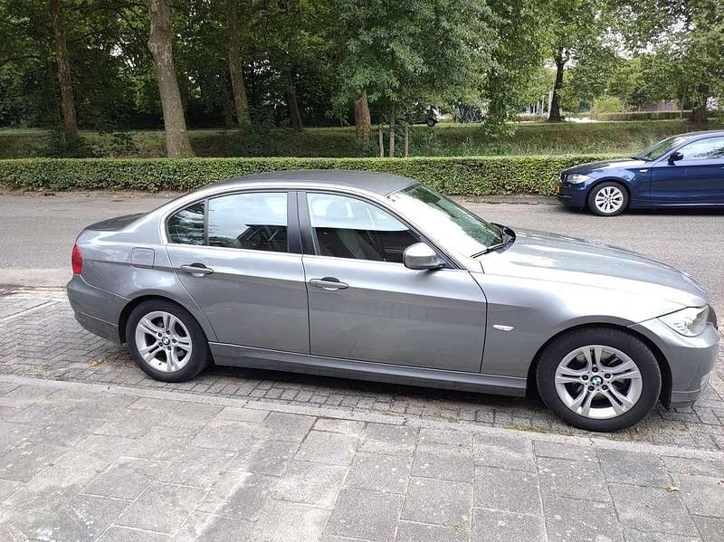 Gebruikt 2009 BMW 325 Sedan | € 4.000 (Super prijs) - Afbeelding 1/4