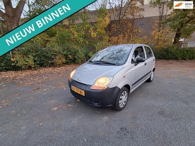 Grijs (metallic) Gebruikt 2006 Chevrolet Matiz Hatchback | € 899 (Eerlijke prijs) - Afbeelding 1/4